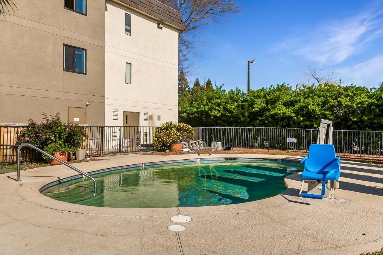 Sutter Inn Yuba City Exterior foto